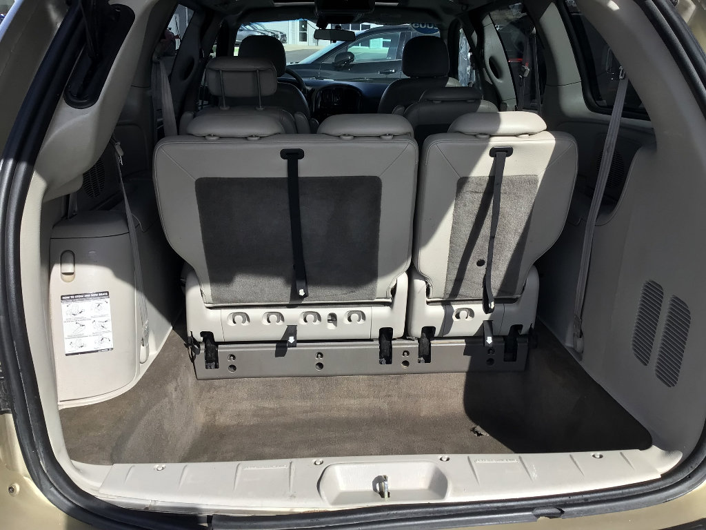 Used 2005 Dodge Grand Caravan SXT w/ Leather Interior Group image 16