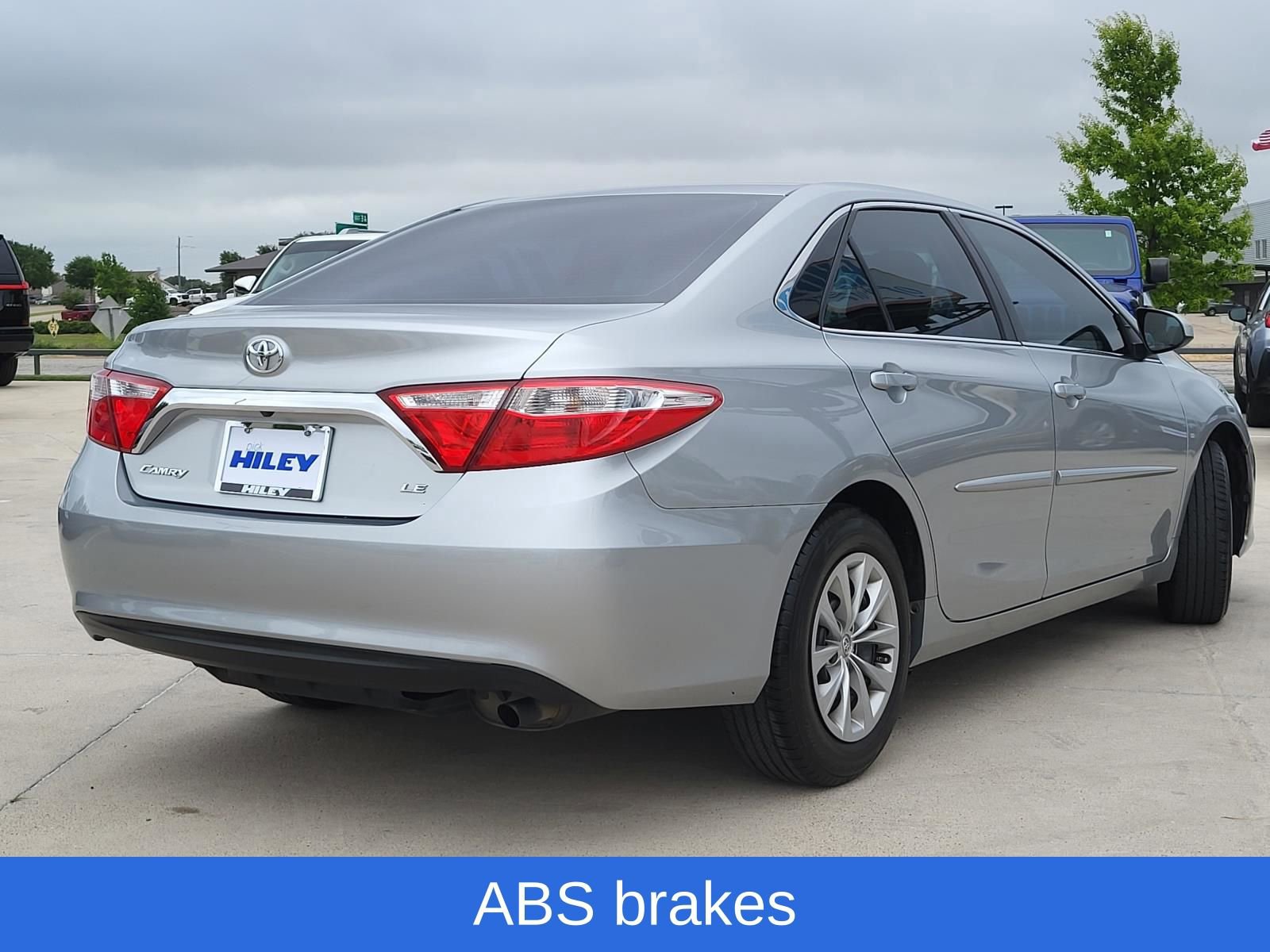 Used 2017 Toyota Camry LE image 4