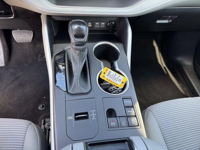 Used 2023 Toyota Highlander L image 30