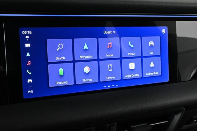 Certified 2025 Porsche Macan Electric image 13