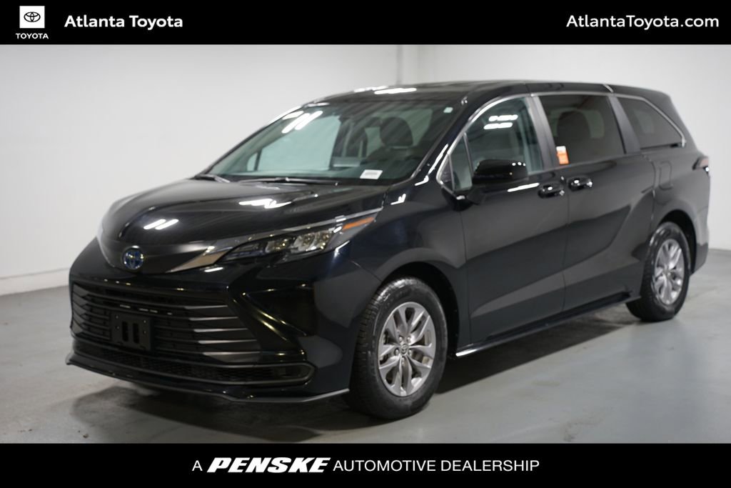 Certified 2024 Toyota Sienna LE image 1