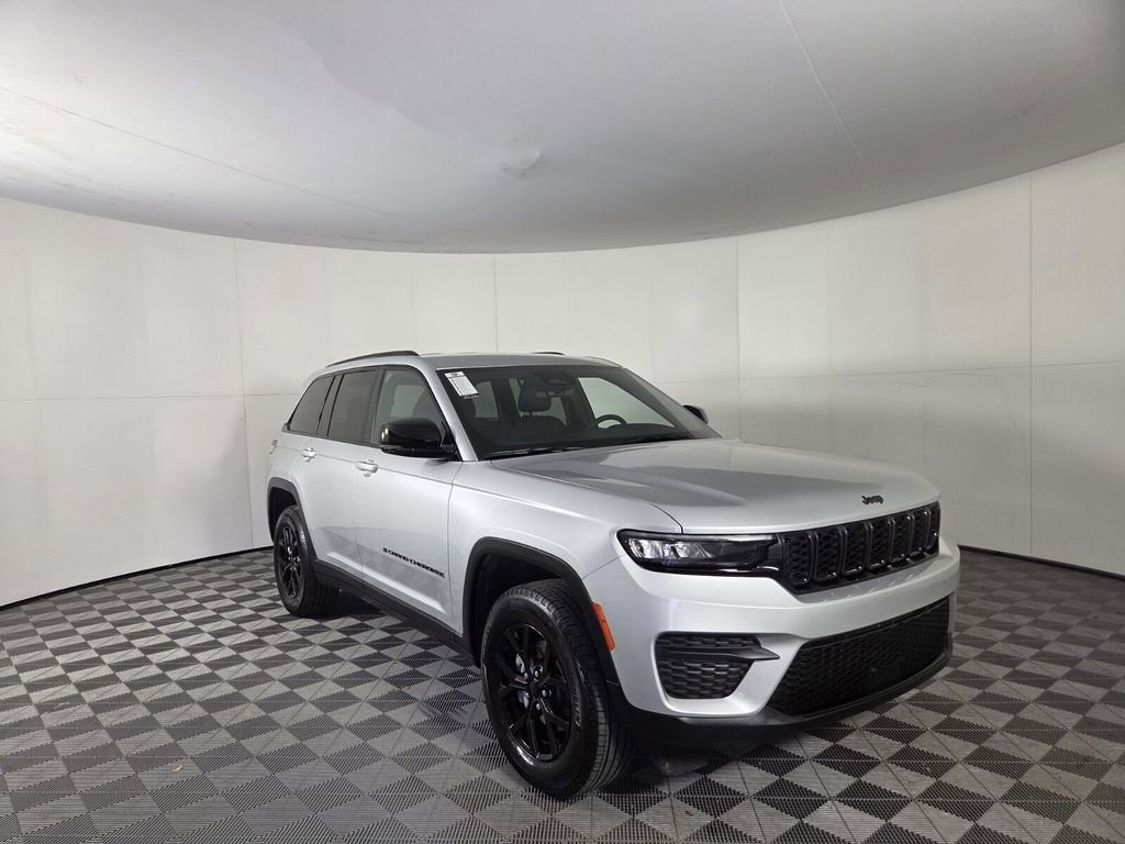 Certified 2025 Jeep Grand Cherokee Altitude image 2