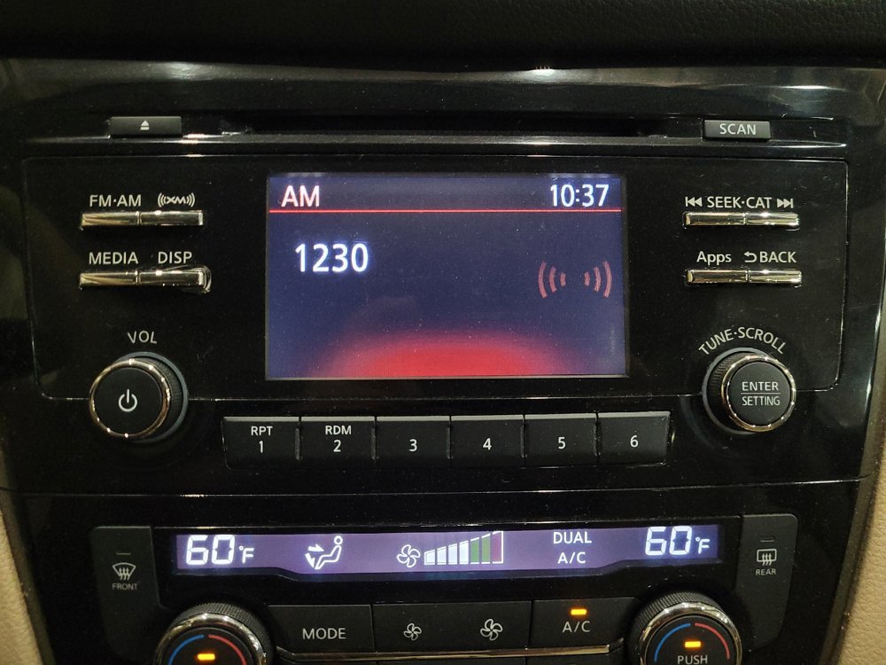 Used 2015 Nissan Rogue SV AWD/4WD image 25