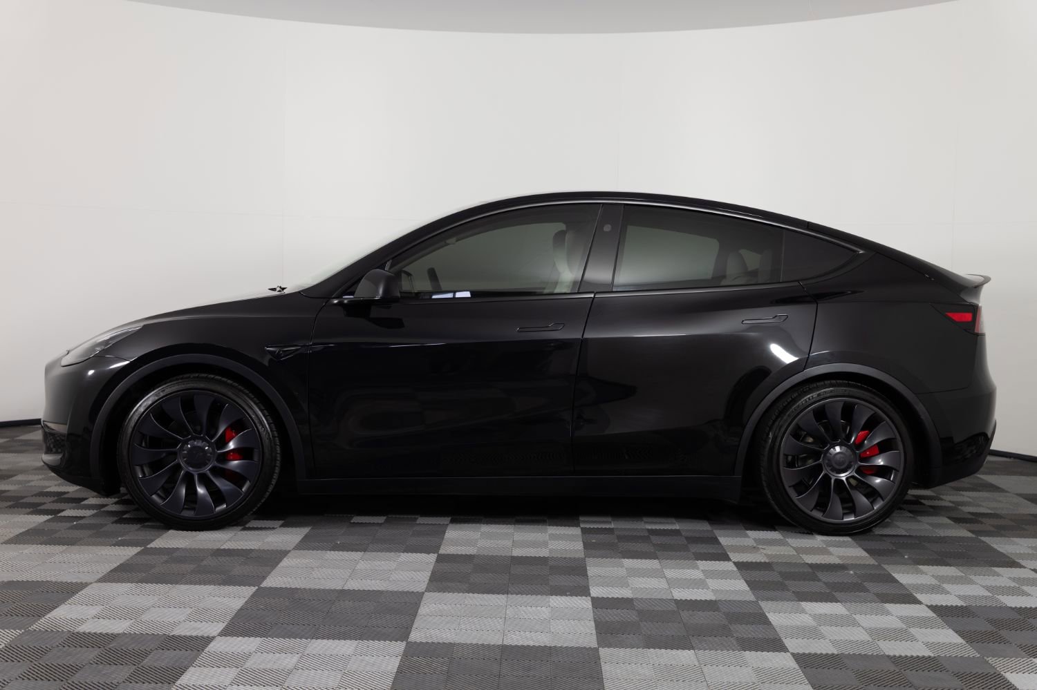 Used 2024 Tesla Model Y Performance AWD/4WD image 3
