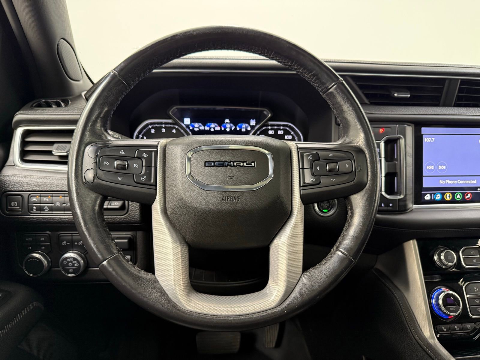 Used 2021 GMC Yukon Denali w/ Denali Premium Package image 28