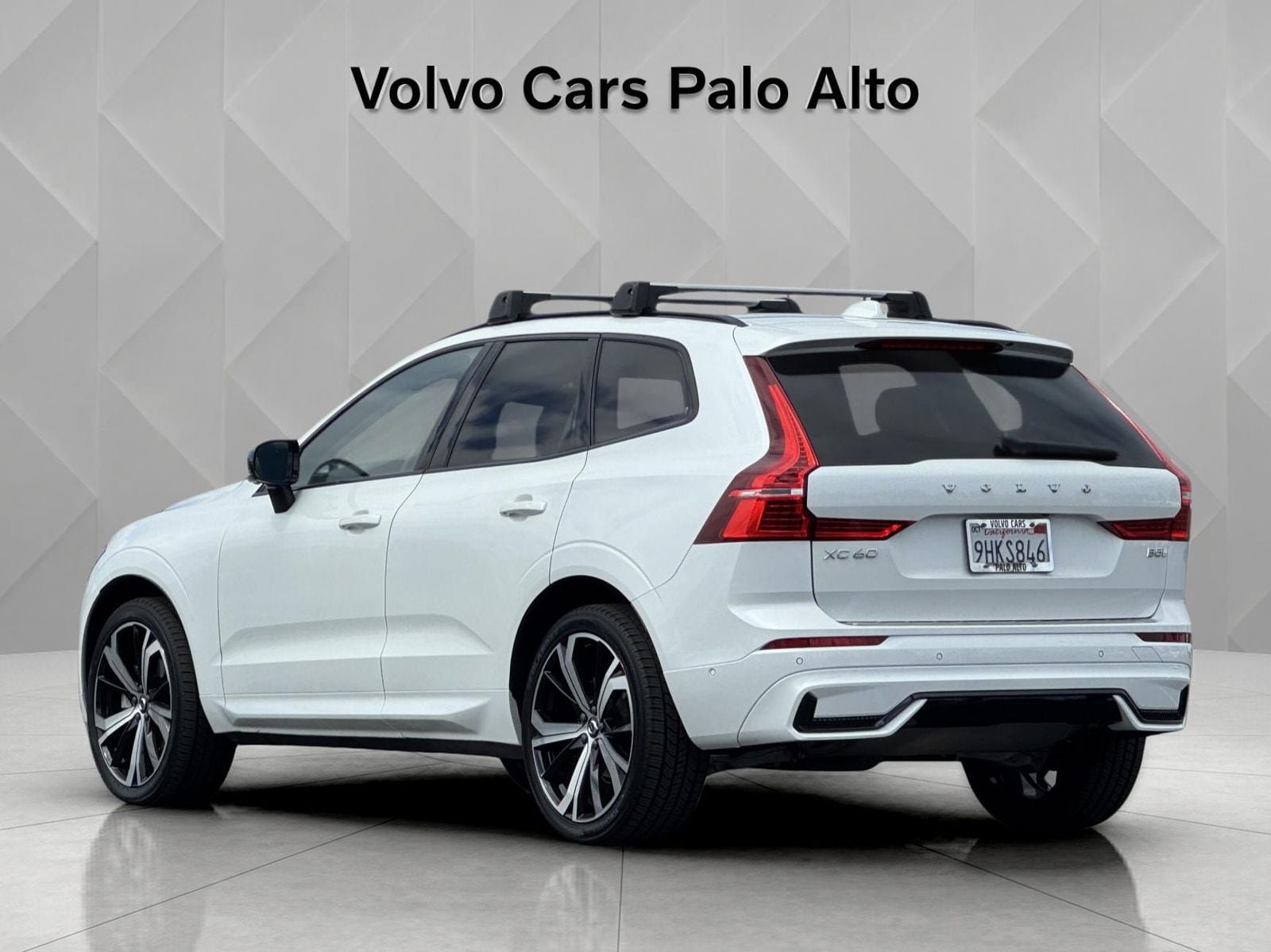 Certified 2023 Volvo XC60 B5 Ultimate w/ Protection Package Premier FWD image 7