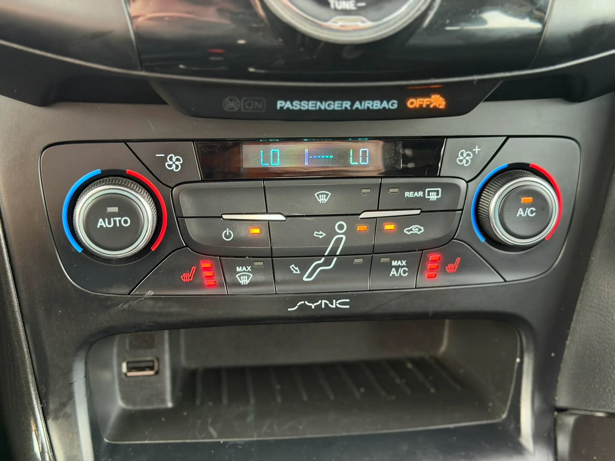 Used 2017 Ford Focus Titanium FWD image 33