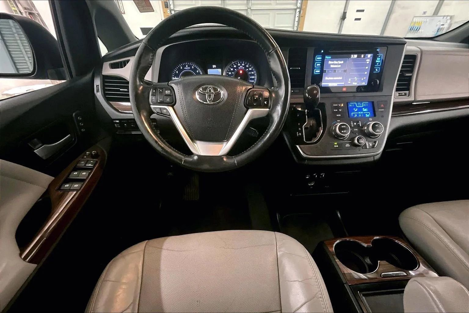 Used 2015 Toyota Sienna Limited Premium image 6