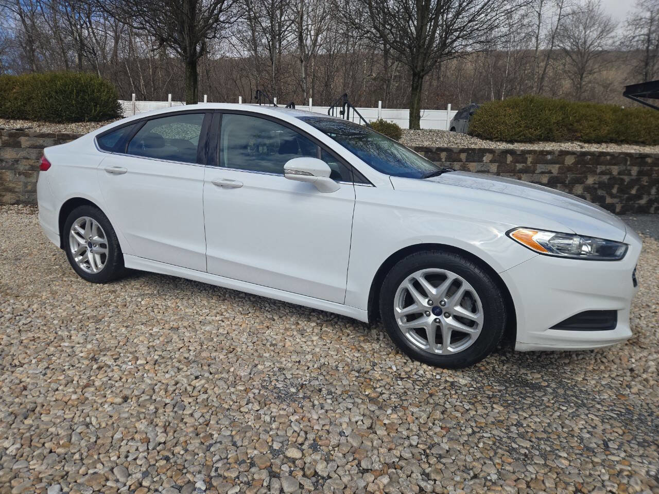 Used 2015 Ford Fusion SE image 8