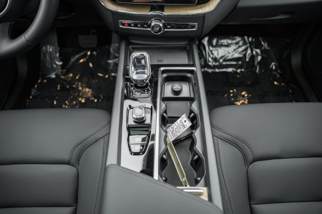 New 2027 Volvo XC60 B5 Plus AWD/4WD image 20