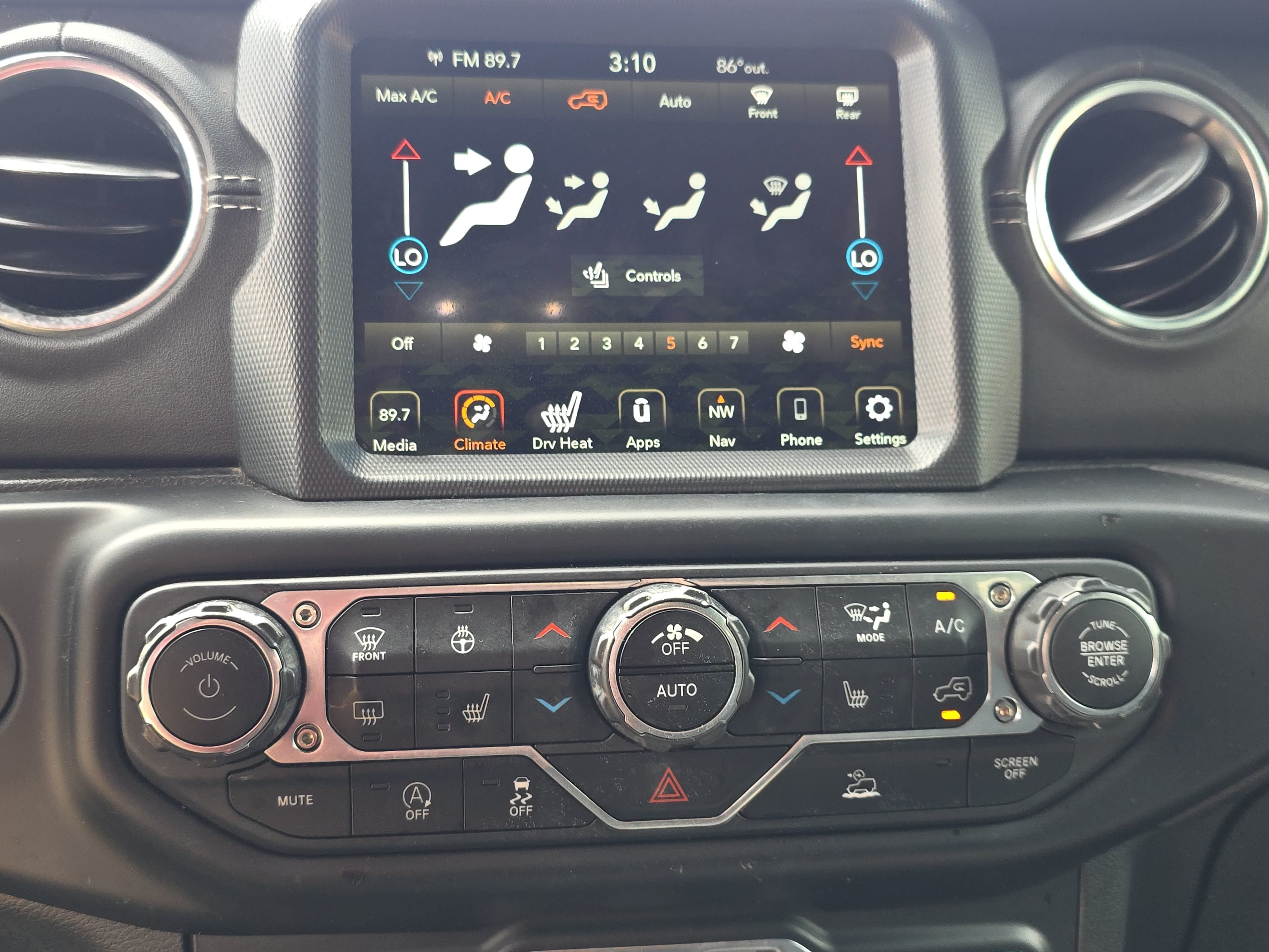 Used 2022 Jeep Wrangler Unlimited Sahara w/ LED Lighting Group AWD/4WD image 21