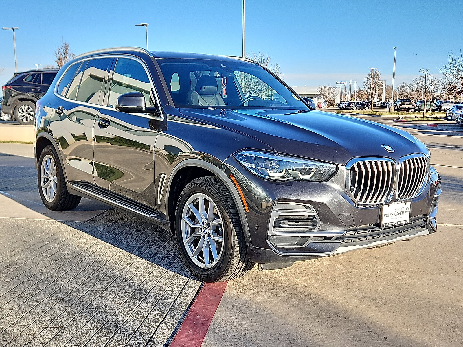 Used 2023 BMW X5 sDrive40i w/ Climate Comfort Package image 4