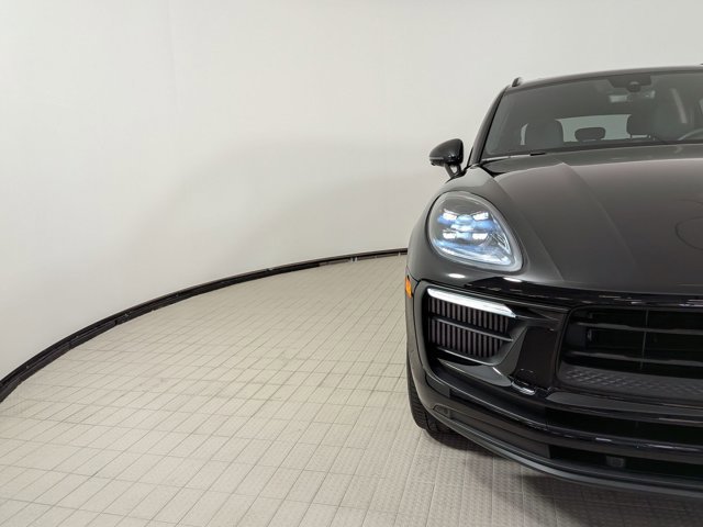 Certified 2025 Porsche Macan S image 12