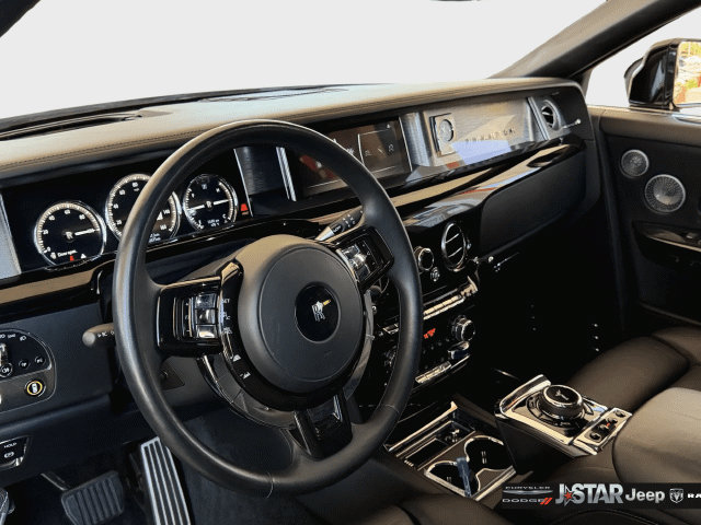 Used 2022 Rolls-Royce Phantom Sedan RWD image 40