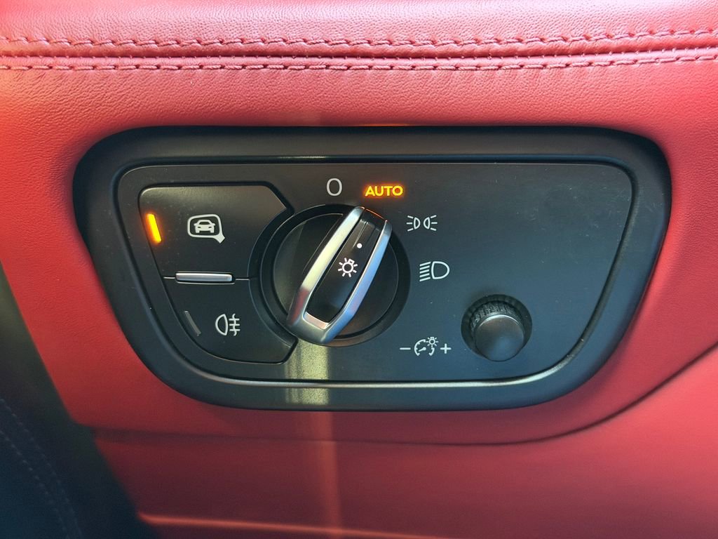 Used 2019 Bentley Bentayga AWD/4WD image 18