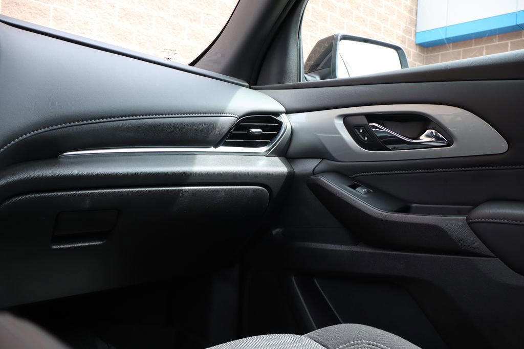 Used 2023 Chevrolet Traverse LT FWD image 43