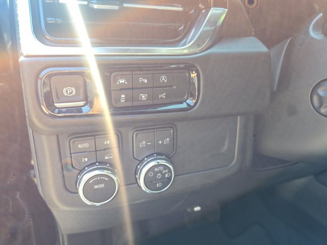 Used 2025 GMC Yukon XL Denali AWD/4WD image 20