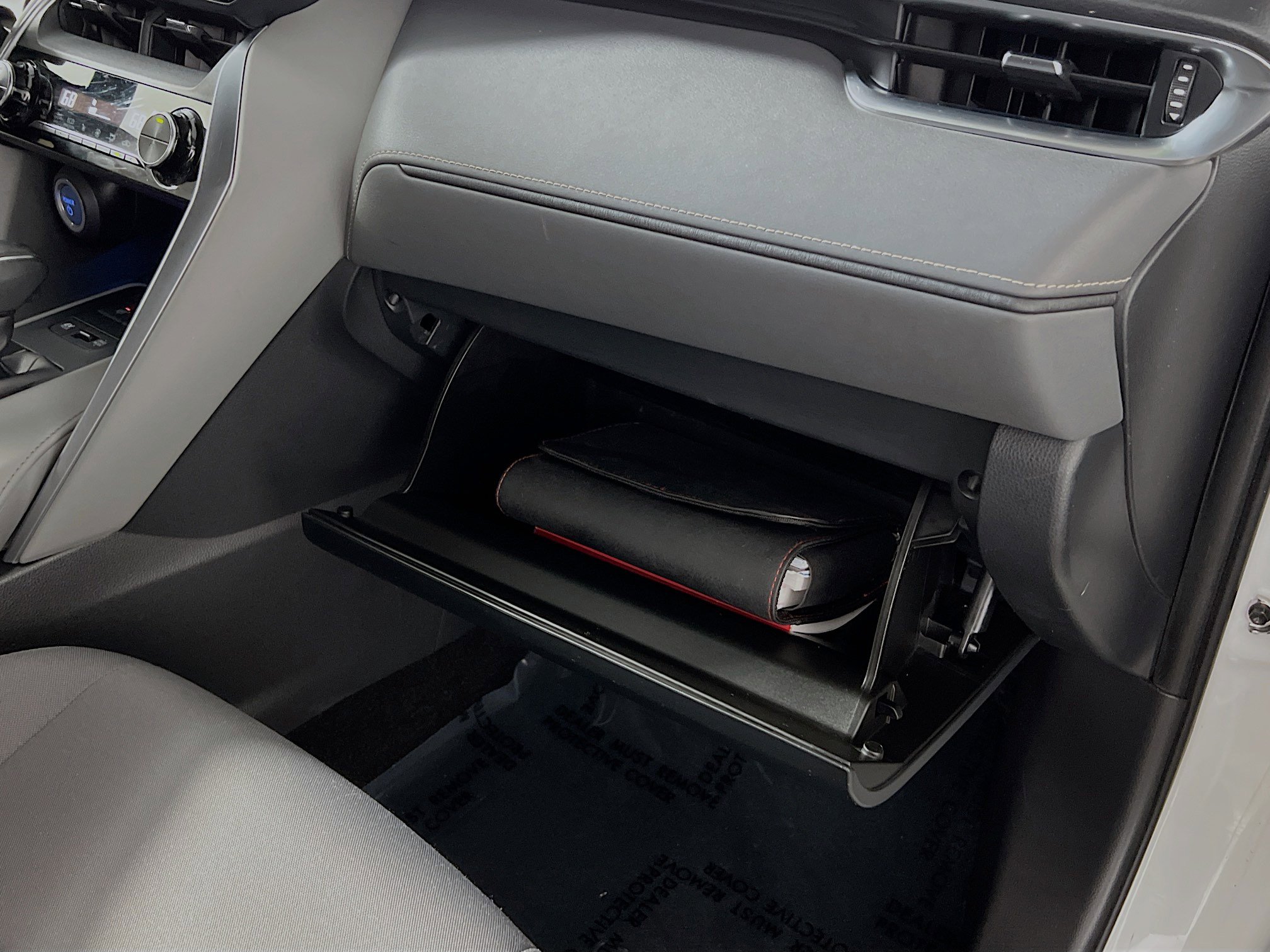 Used 2021 Toyota Venza LE w/ Carpet Mat Package (TMS) image 35