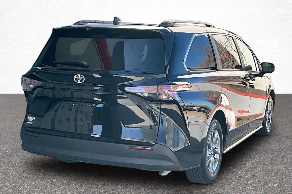 Certified 2026 Toyota Sienna LE image 6