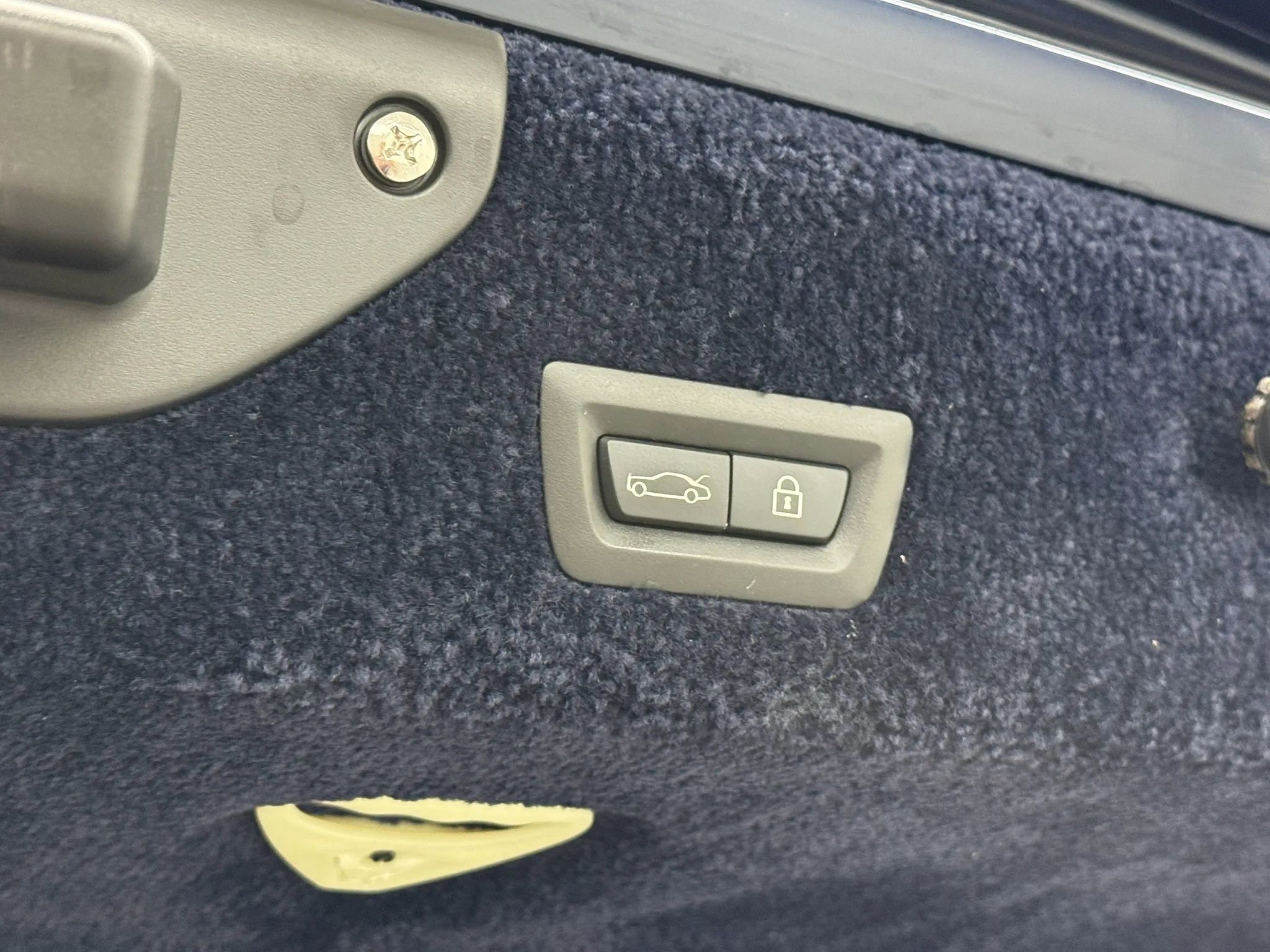 Used 2017 Rolls-Royce Dawn image 44