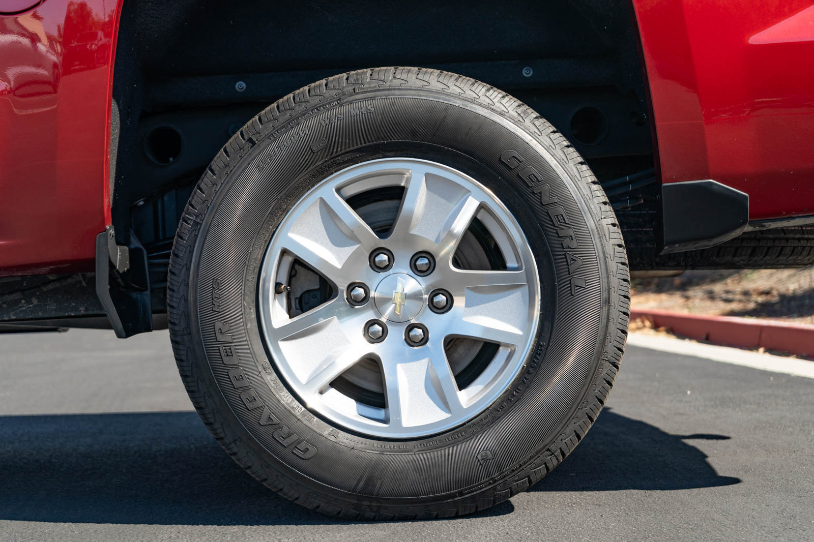 Used 2018 Chevrolet Silverado 1500 LT w/ LT Eassist Package RWD image 7