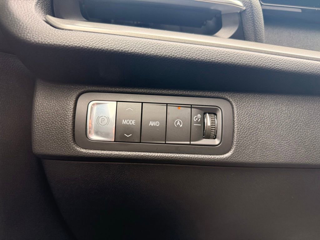 Certified 2025 Chevrolet Traverse LT image 31