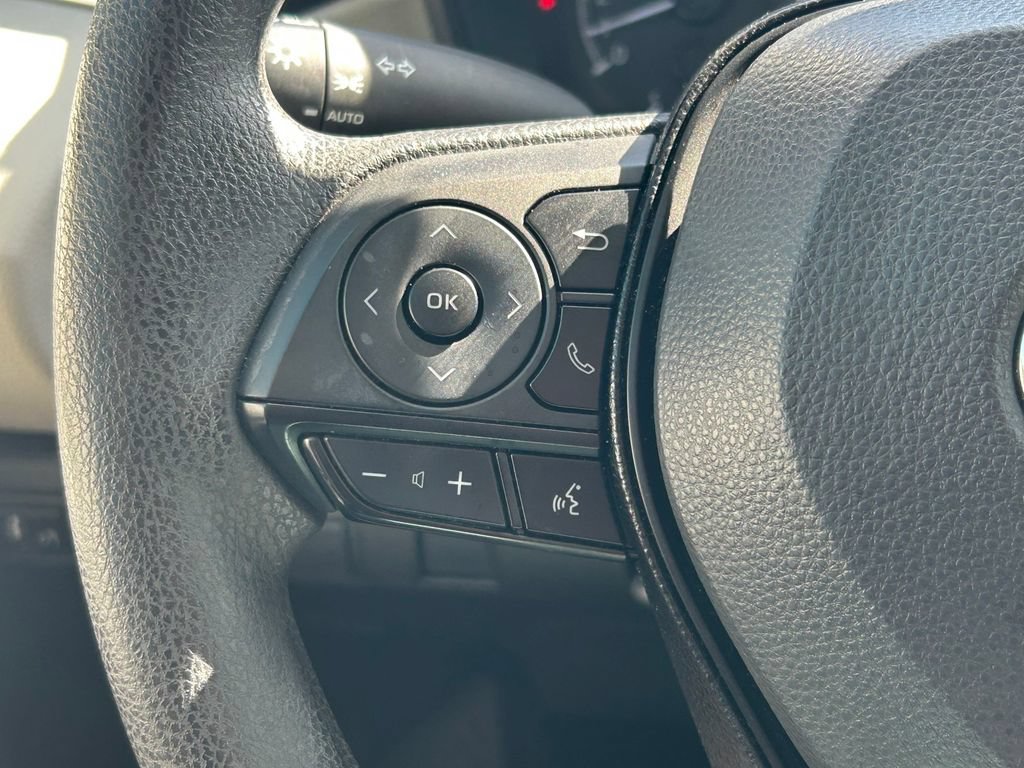 Used 2020 Toyota Corolla LE FWD image 30