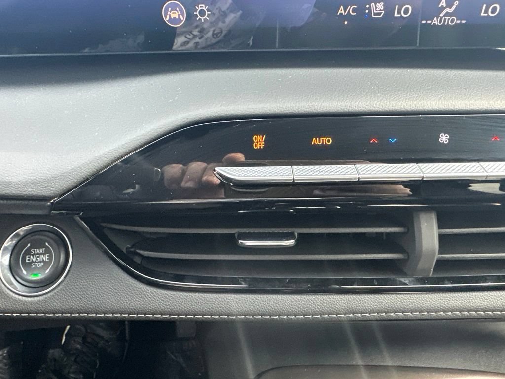 Used 2025 Buick Enclave Avenir AWD/4WD image 17