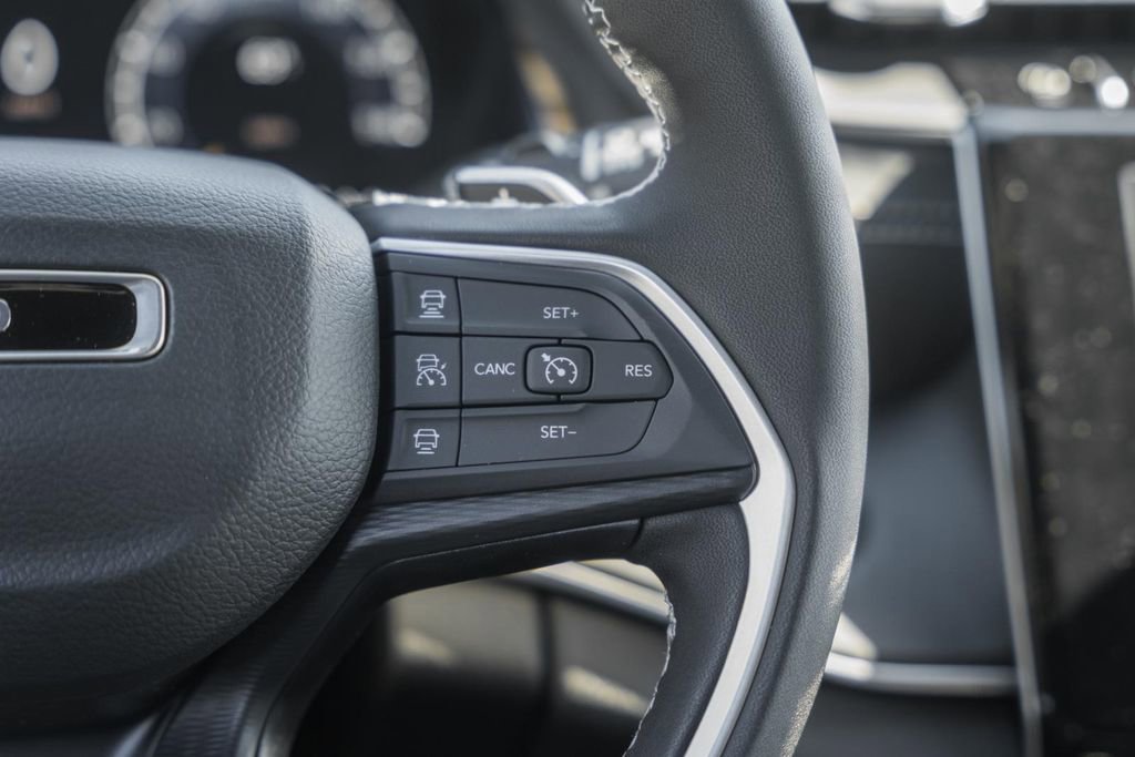 New 2025 Jeep Grand Cherokee Laredo X w/ Luxury Tech Group I image 28