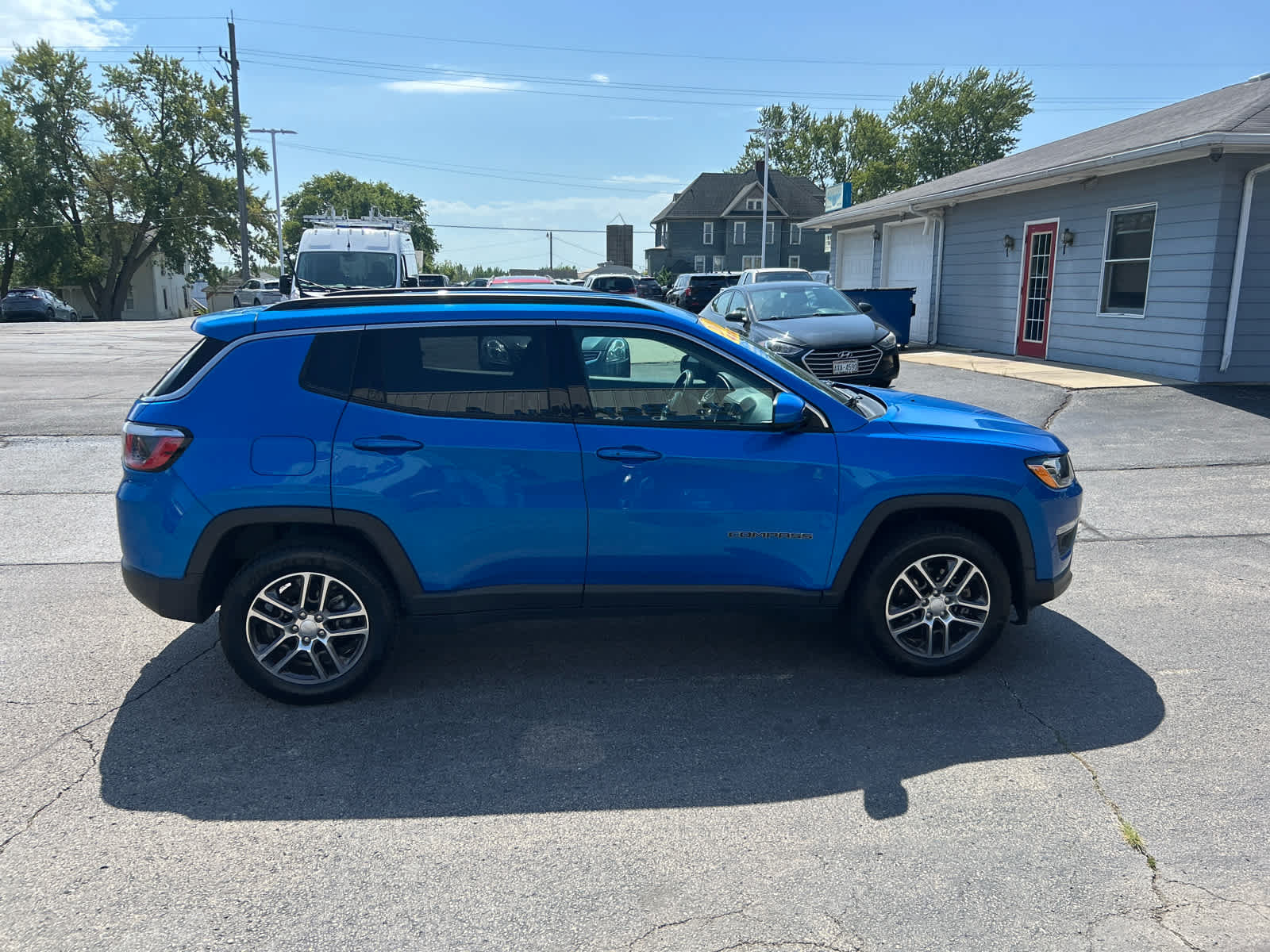 Used 2018 Jeep Compass Latitude w/ Popular Equipment Group AWD/4WD image 2