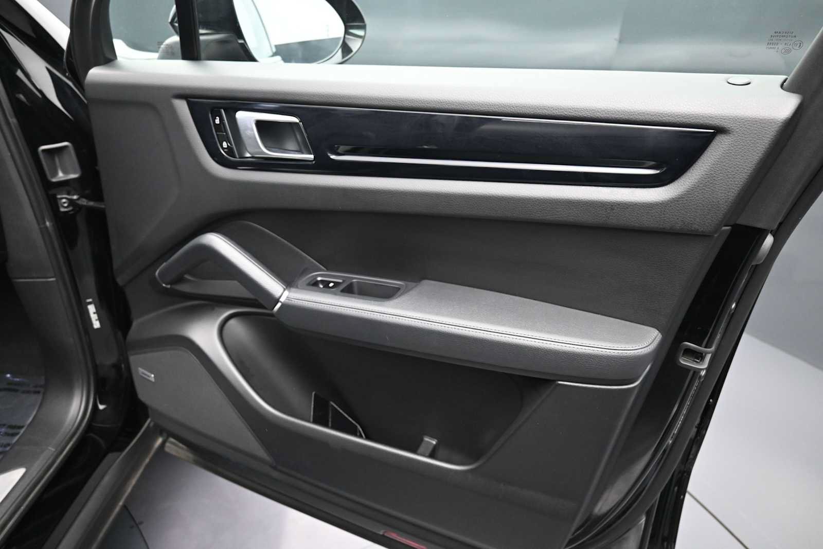 Certified 2021 Porsche Cayenne AWD/4WD image 20