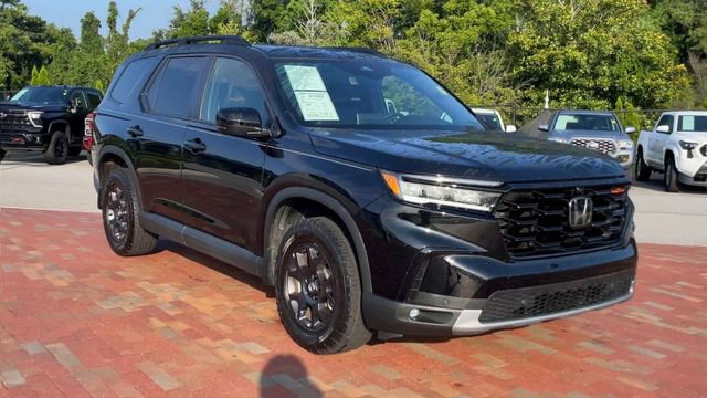 Certified 2025 Honda Pilot TrailSport image 4