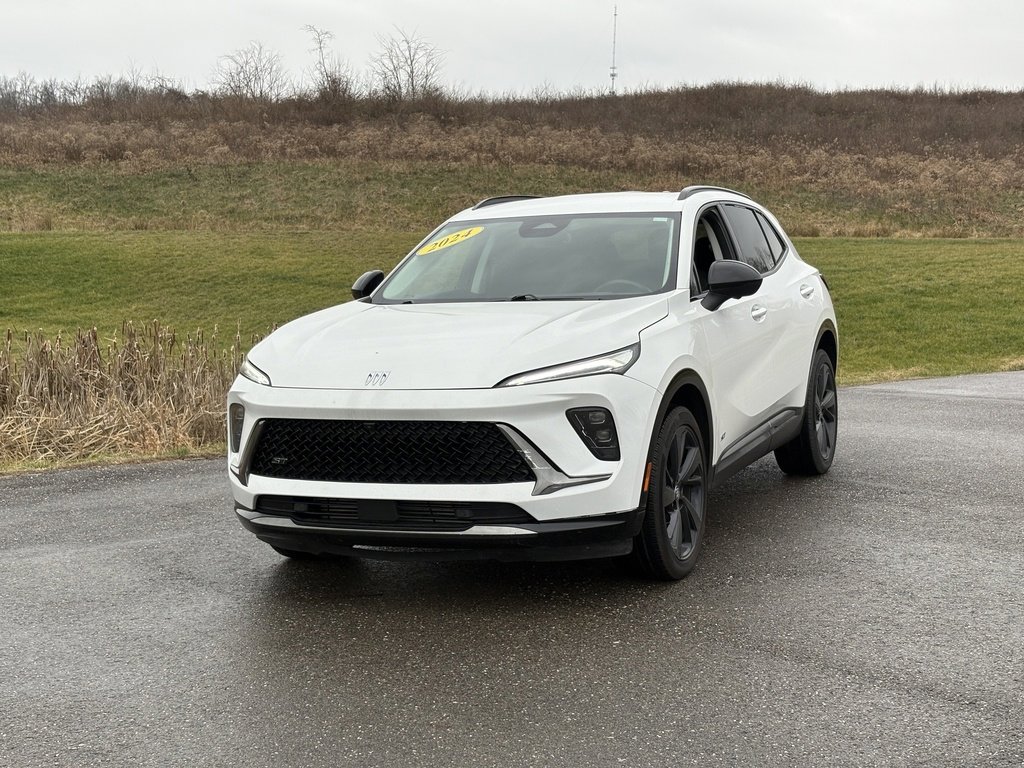 Used 2024 Buick Envision Sport Touring image 1