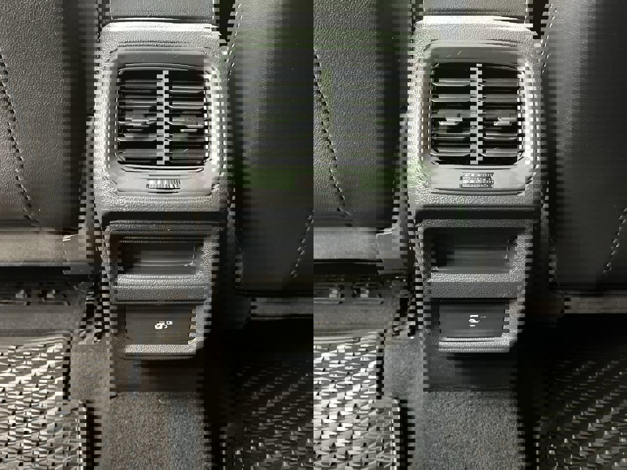 Used 2022 Volkswagen Taos SEL image 13