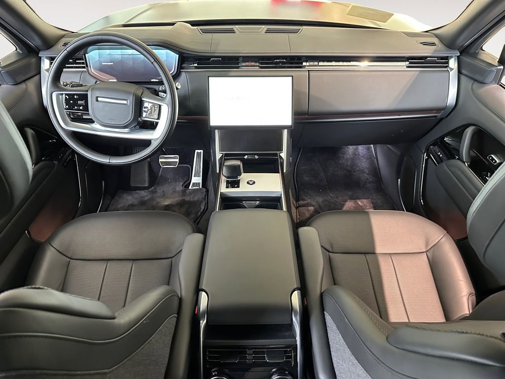 Used 2025 Land Rover Range Rover SV image 8