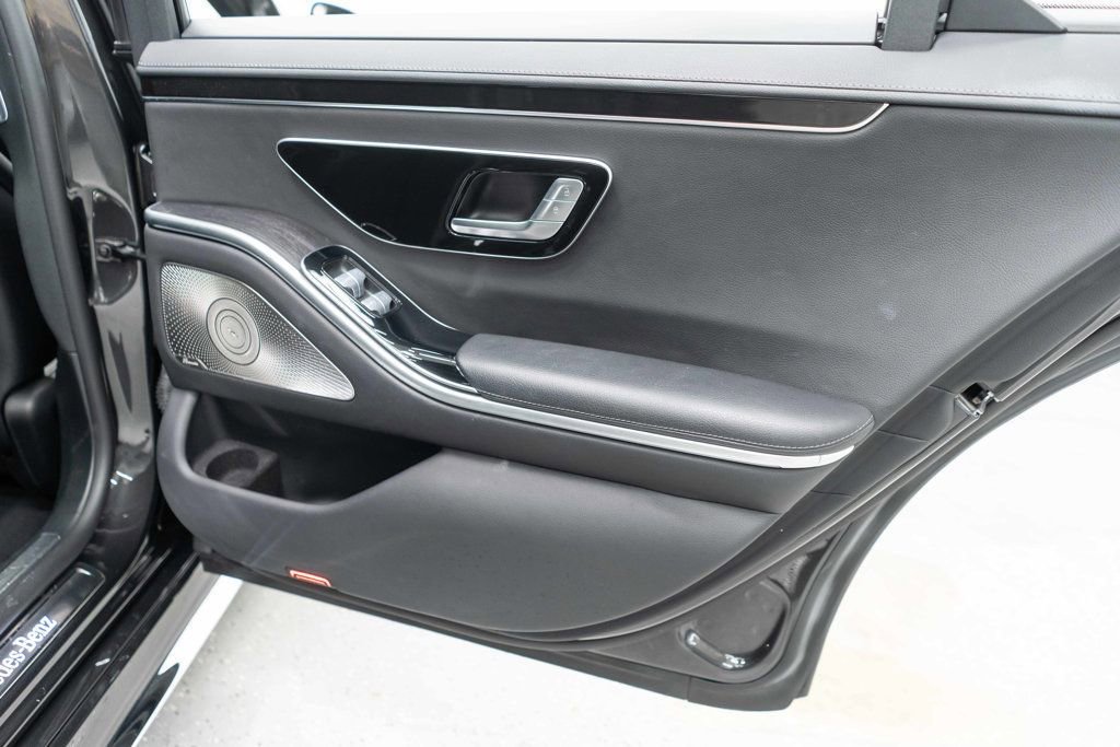 Used 2022 Mercedes-Benz S 500 4MATIC w/ AMG Line Package image 31