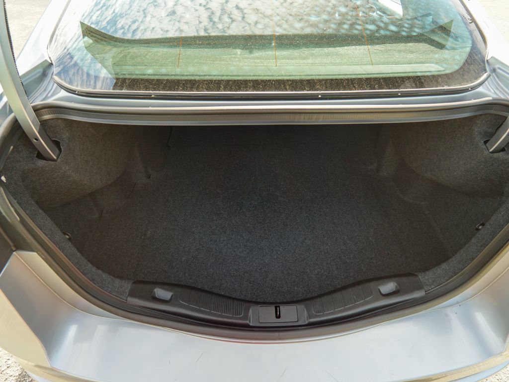 Used 2020 Ford Fusion SE FWD image 8