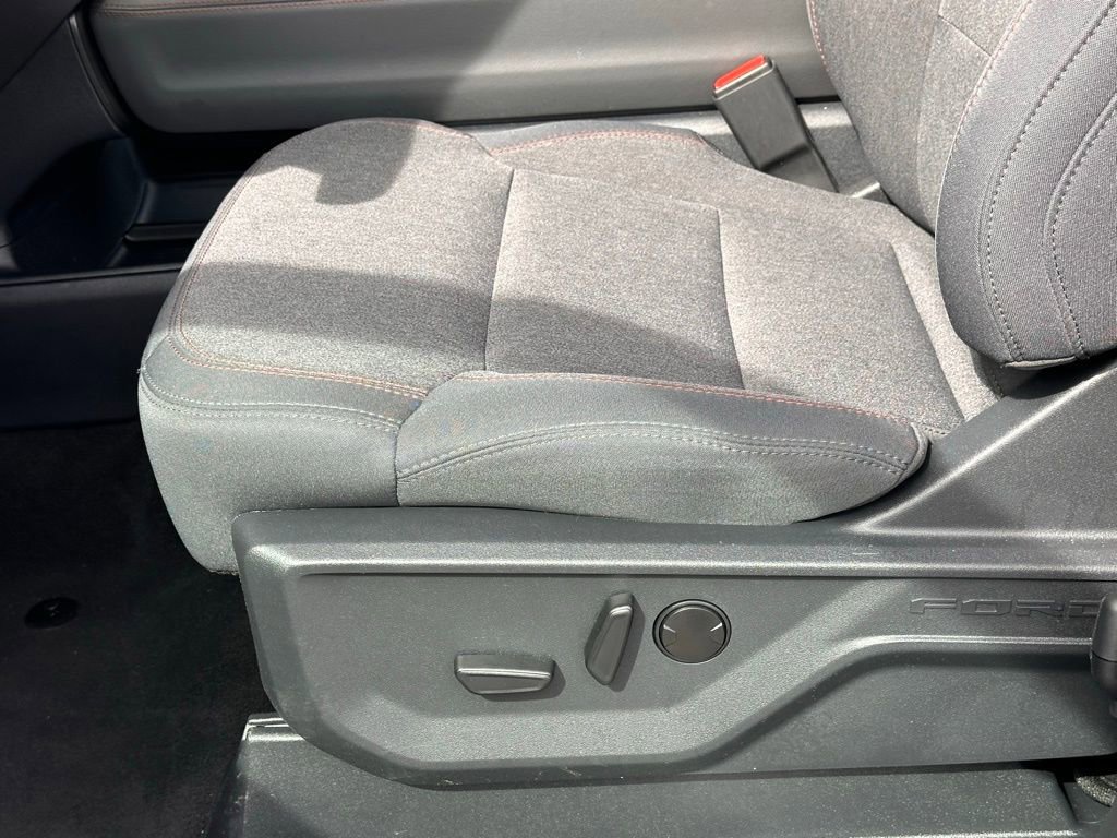 Used 2025 Ford Expedition Active image 13