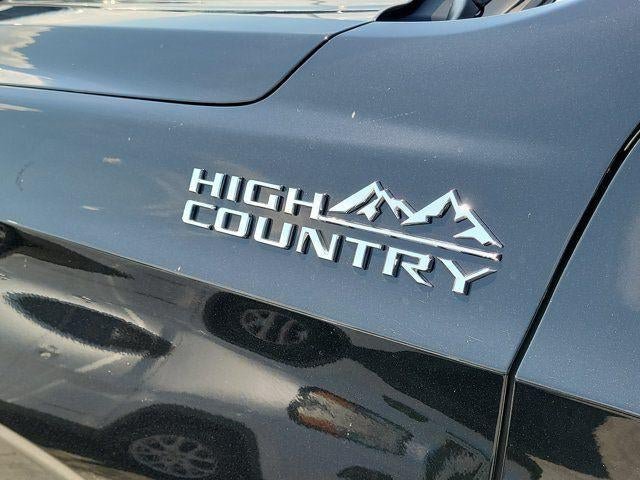 Used 2025 Chevrolet Suburban High Country AWD/4WD image 8