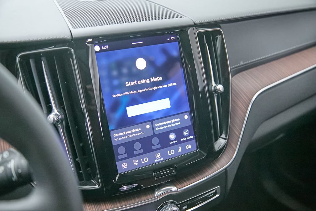 Certified 2023 Volvo XC60 B6 Ultimate w/ Climate Package AWD/4WD image 17