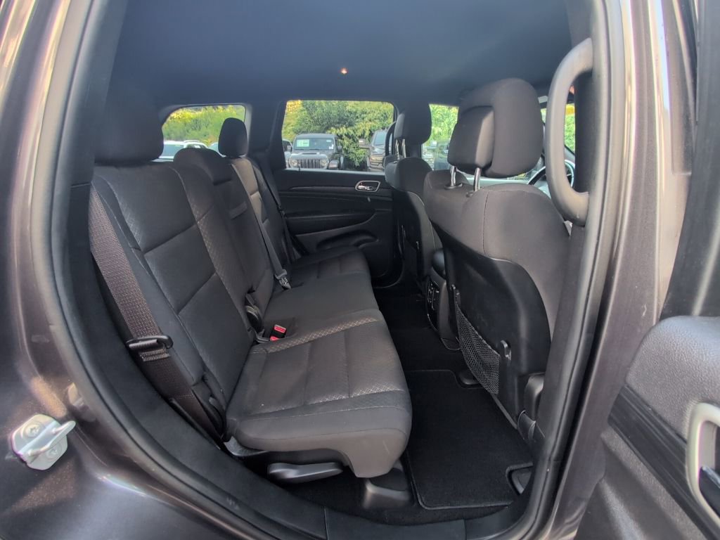 Used 2021 Jeep Grand Cherokee Laredo image 16