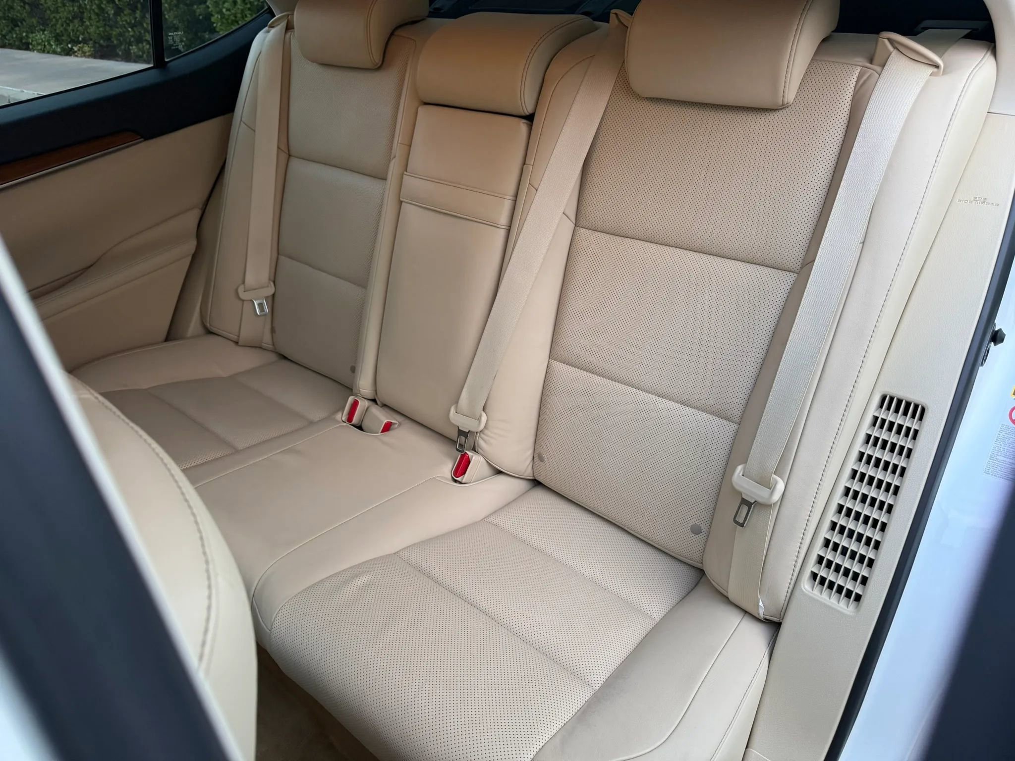 Used 2015 Lexus ES 300h w/ Navigation System Package FWD image 12