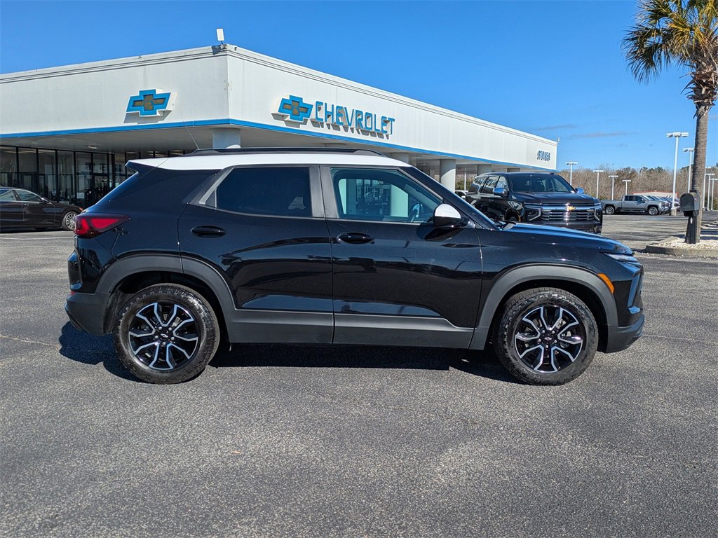 Used 2025 Chevrolet TrailBlazer ACTIV w/ Convenience Package image 3