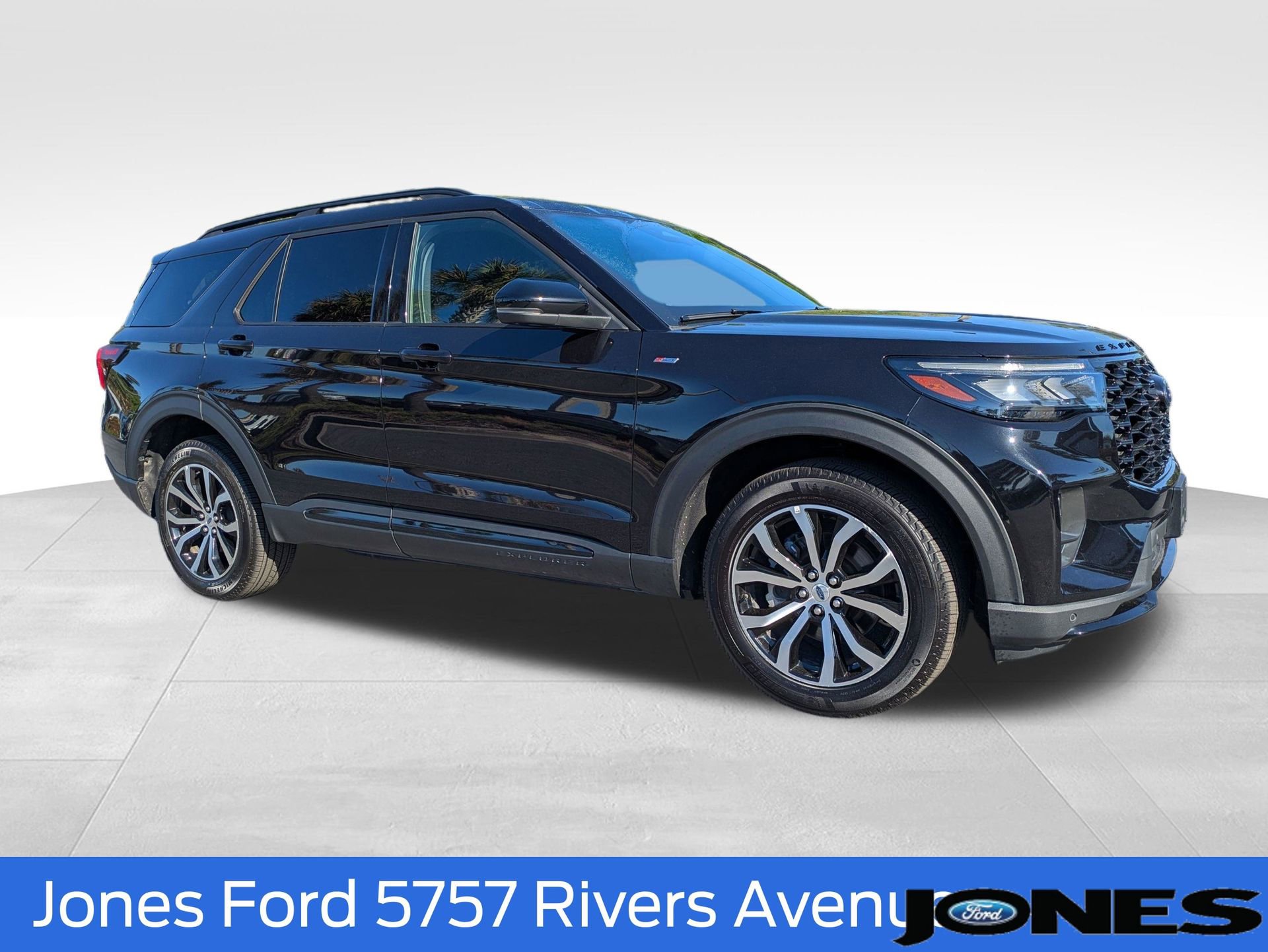 Certified 2025 Ford Explorer ST-Line AWD/4WD image 3
