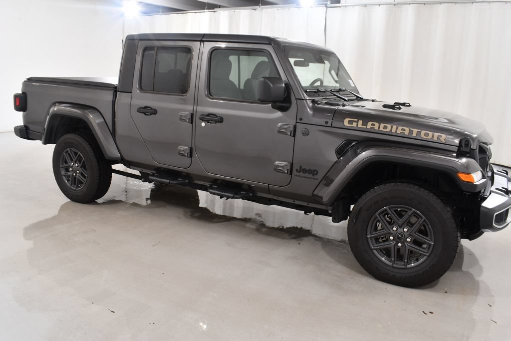 Used 2024 Jeep Gladiator Sport AWD/4WD image 5