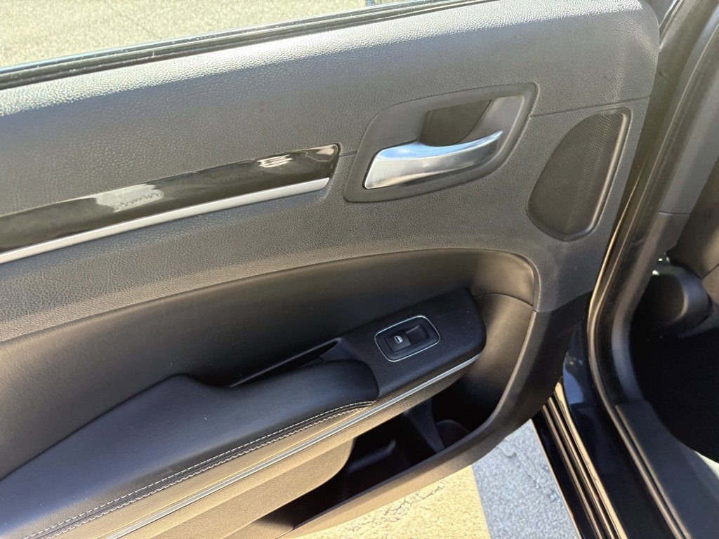 Used 2022 Chrysler 300 S image 23