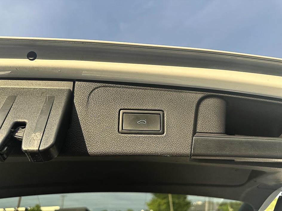 Used 2023 Volkswagen Atlas SE image 13