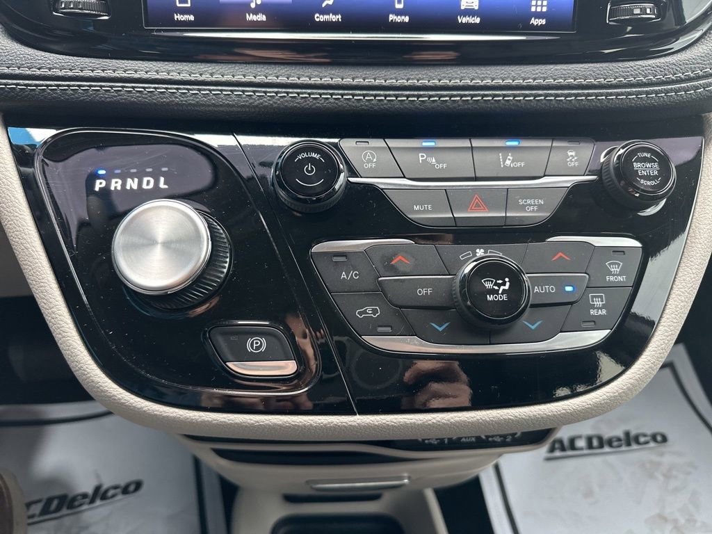 Used 2024 Chrysler Pacifica Touring-L image 23