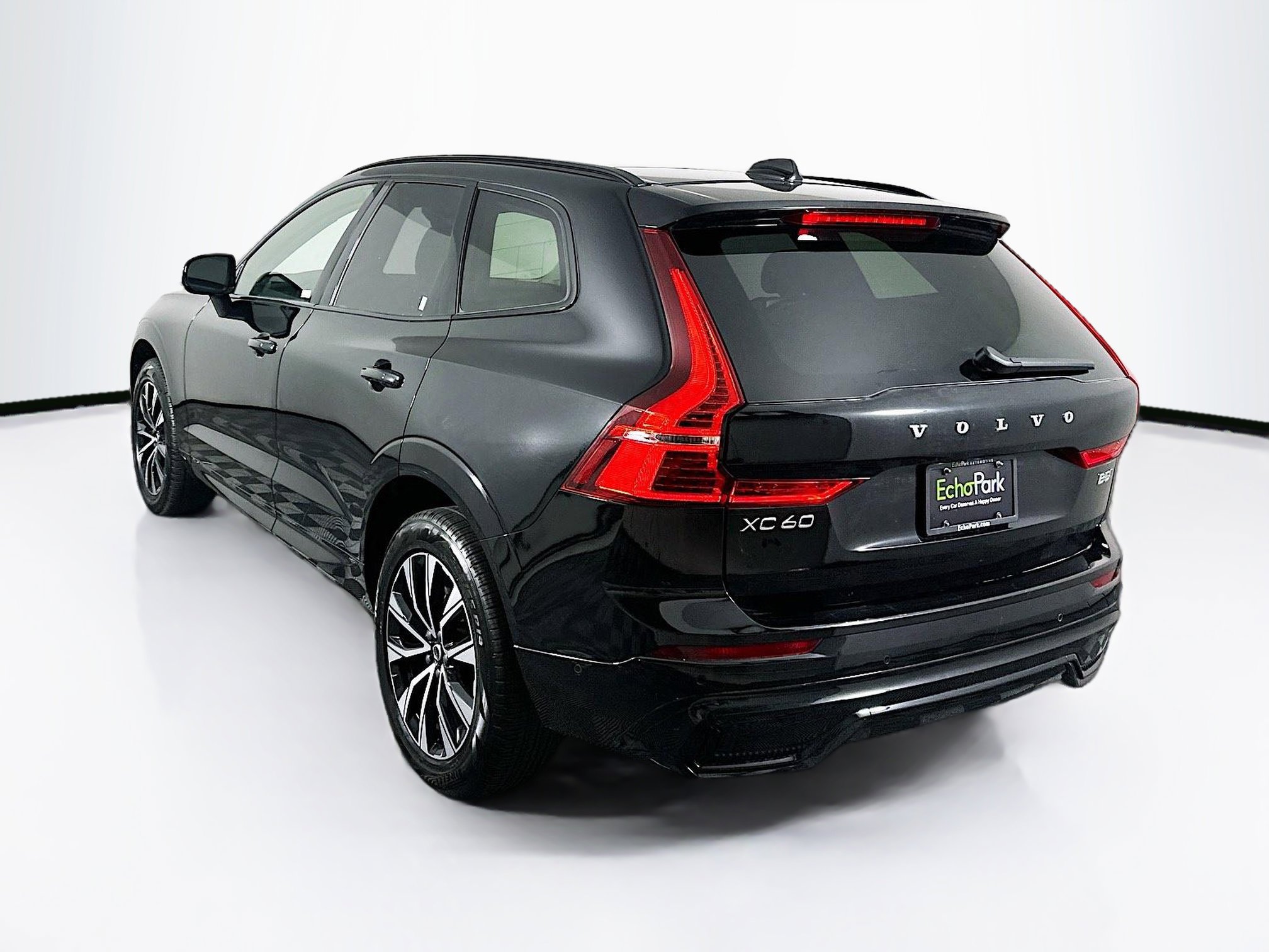 Used 2025 Volvo XC60 B5 Plus image 5