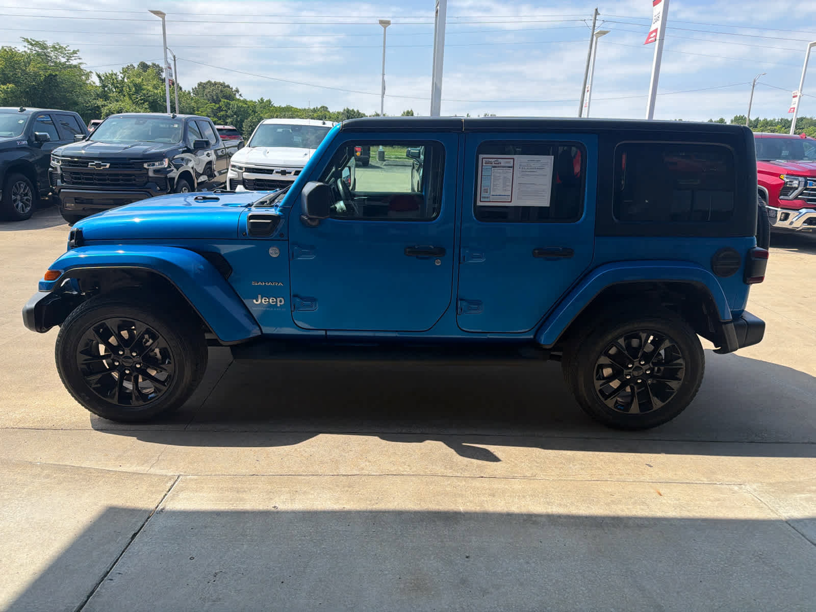 Used 2023 Jeep Wrangler Unlimited Sahara w/ Cold Weather Group AWD/4WD image 3